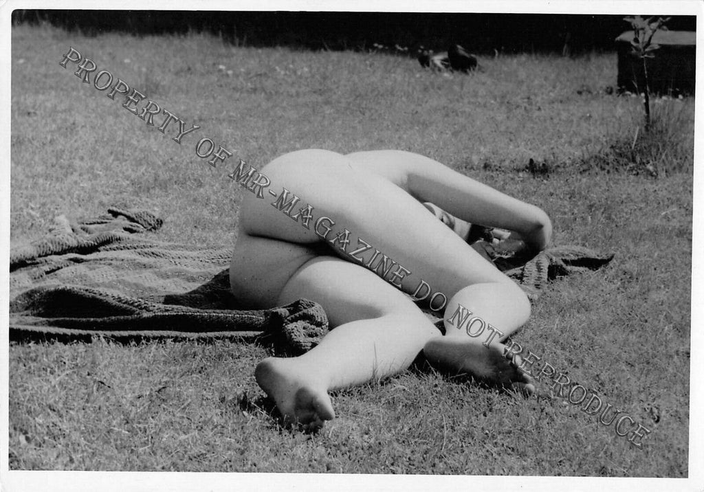 Adult Vintage 1950s B&W Photo 4x6 Sexy Brunette Naked Outdoors Hairy Erotic 29FE