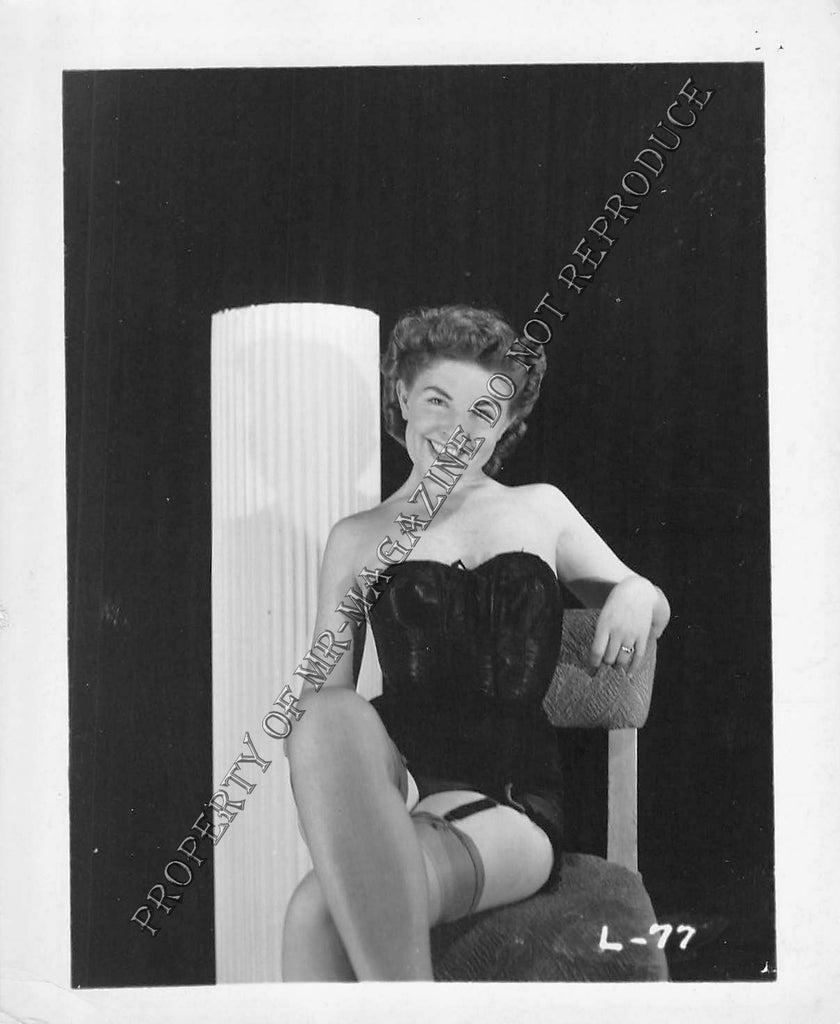 Adult Vintage 1950s B&W Photo 4x5 Sexy Brunette Taking Off Lingerie 178FF