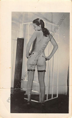 Adult B&W Photo 1940s/50s 2.5x4" Beautiful Brunette Posing Nude Seductively 84MF