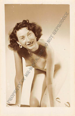 Adult B&W Photo 1940s/50s 2.5x4" Beautiful Brunette Posing Nude Seductively 53MF