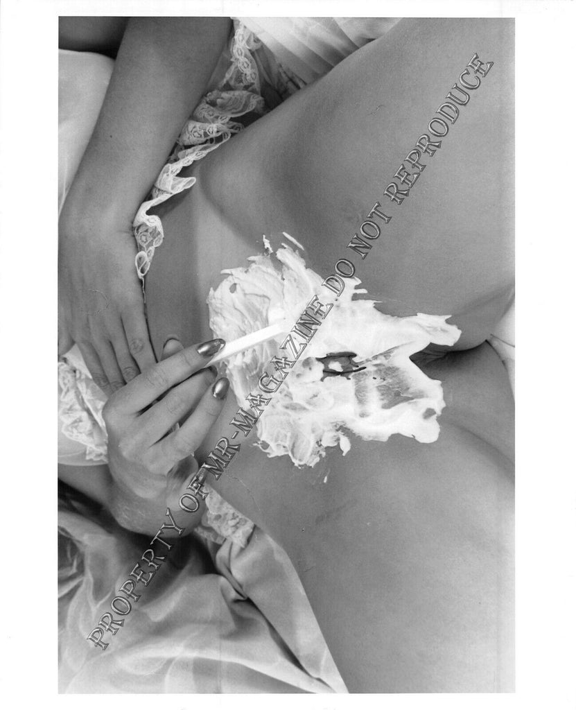 Adult B&W Photo 8X10 Close Up Shaving Tight Little Pussy Wet Fetish 34FR
