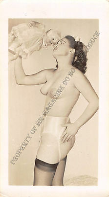 Adult B&W Photo 1940s/50s 2.5x4 Beautiful Brunette Posing Topless Pin Up 54MG