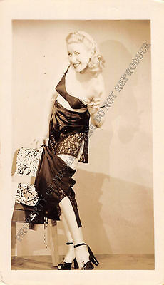 Adult B&W Photo 1940s/50s 2.5x4 Beautiful Blonde Seductively Undressing 258MH