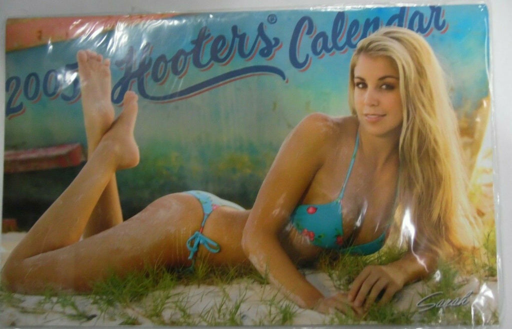 Hooters 2005 Wall Calendar 17" x 11" Sarah 042419lm-ep2