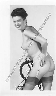 Adult B&W Photo 1940s/50s 2.5x4 Beautiful Brunette Posing Topless Pin Up 65MG