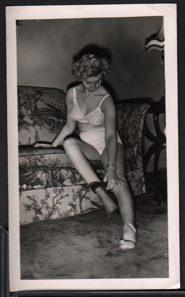 1950s Pinup B&W Risque Photo 3"x4.5" Blonde Posing Sexy Cheesecake AB1