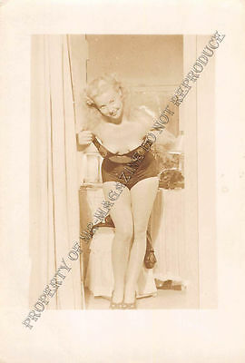 Adult B&W Photo 1940s/50s 2.5x4 Beautiful Blonde Seductively Undressing 269MH