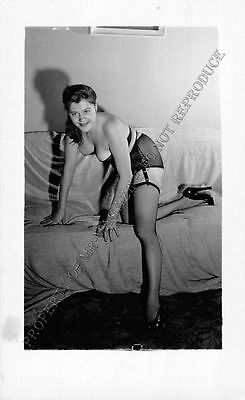 Adult B&W Photo 1940s/50s 2.5x4 Beautiful Brunette Posing Nude Pin Up 188MG