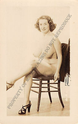 Adult B&W Photo 1940s/50s 2.5x4" Beautiful Brunette Posing Nude Seductively 65MF